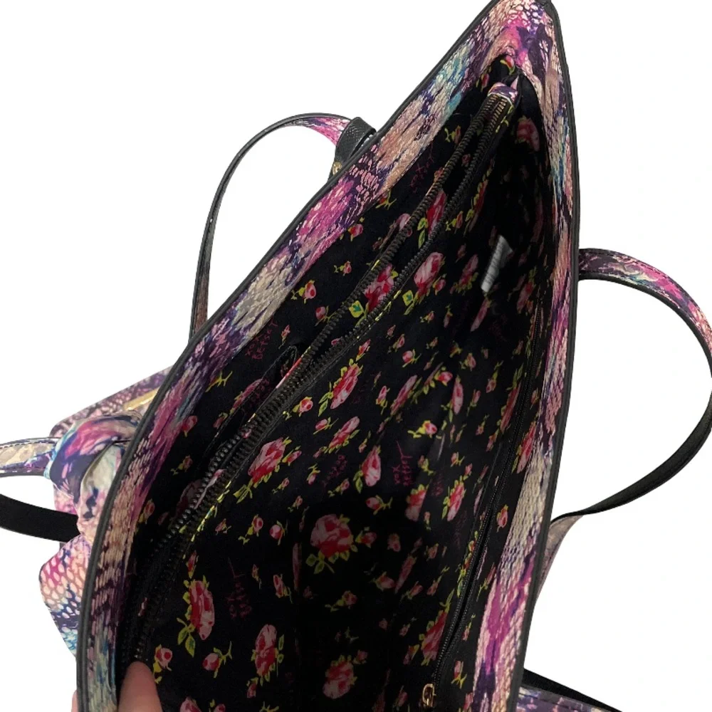 Betsey Johnson Large Black Leather Tote w/ Attached Wristlet – GUC